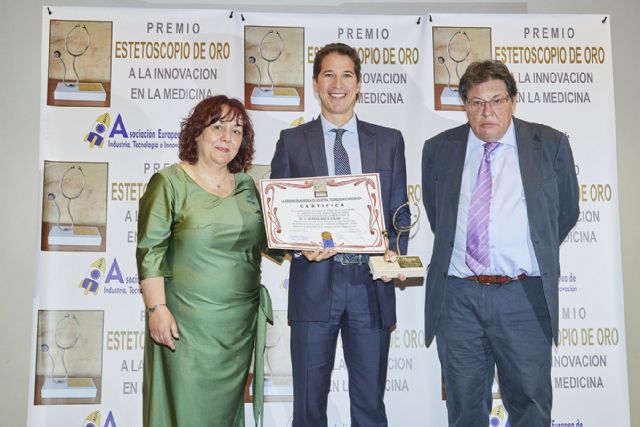 El Dr. German Macía Colon recibe el Premio Estetoscopio de Oro a la Innovación en la Medicina 2022 - 1, Foto 1