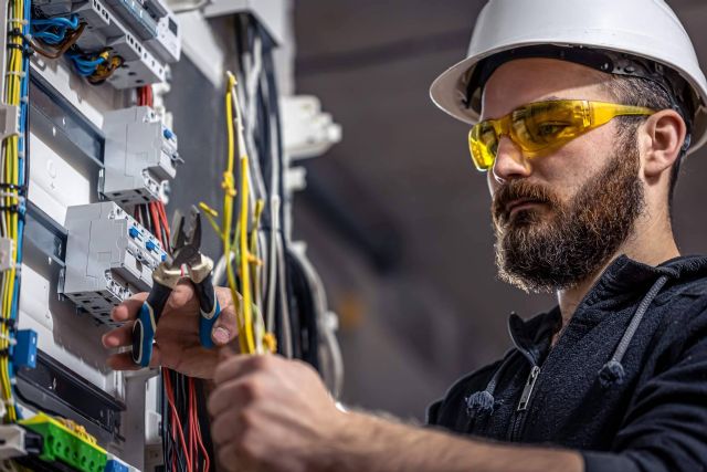 Savelec es una empresa de electricistas Valencia que se encarga de llevar a cabo certificados eléctricos - 1, Foto 1