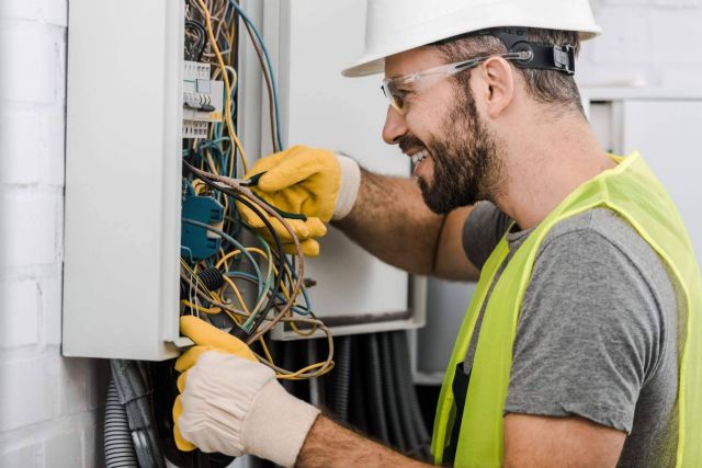 Distribución de material eléctrico de Schneider Electric, de la mano de Cadenza Electric - 1, Foto 1