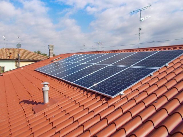 Encontrar un buen presupuesto para la instalación de placas solares en una vivienda con Megawatt - 1, Foto 1