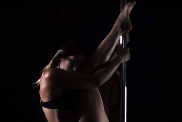 Pole dance para entrenar el físico y la mente en Feeling Woman - 1, Foto 1