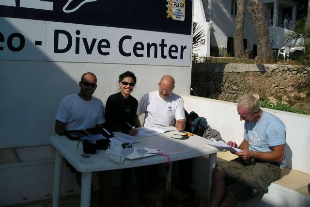 Scuba Plus ofrece la opción de convertirse en un instructor de buceo con su curso de Dive Guide - 1, Foto 1