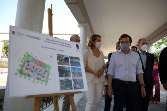 Joaquín Molpeceres recibe la invitación para la reapertura de la plaza Francisco Ruano rehabilitada por Licuas - 1, Foto 1