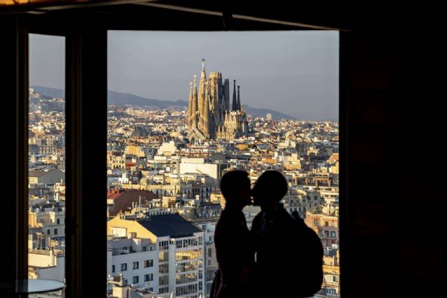 Disfrutar de la experiencia de ver Barcelona de noche en un mirador 360º con una copa, de la mano de Unlimited Barcelona - 1, Foto 1