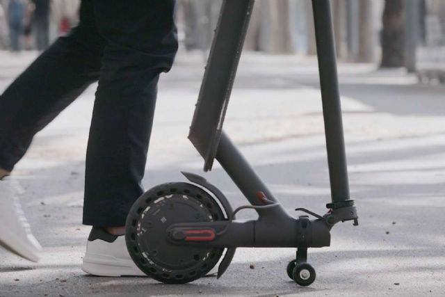 Facilitar el transporte del patinete eléctrico en el transporte público con el soporte de Techmotion Electronics - 1, Foto 1