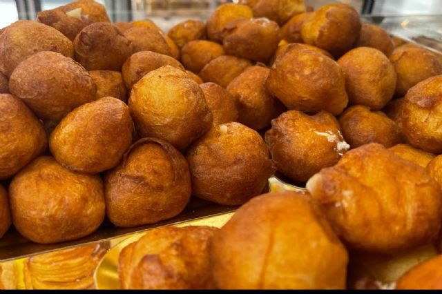 Buñuelos y huesos de santo, dulces tradicionales disponibles en El Panazo - 1, Foto 1