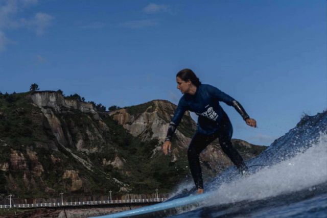 Family Surfers - Surfcamp Las Dunas invita a las personas a unirse a su escuela de surf este invierno con una oferta especial de alojamiento gratuito - 1, Foto 1