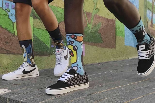 Vestir arte urbano con los calcetines divertidos de la marca ISOKISI - 1, Foto 1