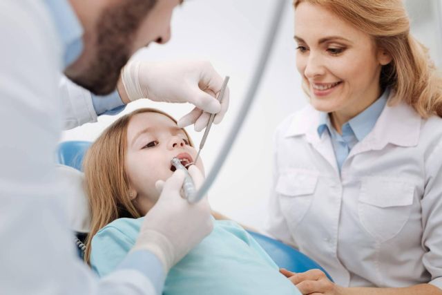 Cuidar la salud bucodental de un hijo con la ayuda de esta clínica dental de Chamartín - 1, Foto 1