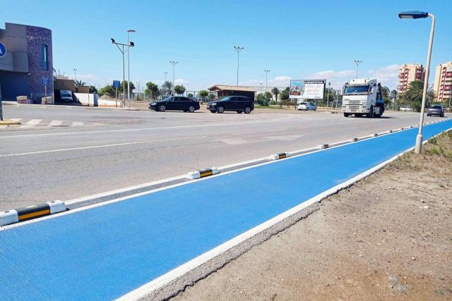 Suministro de carril bici fotoluminiscente para obra en Cartagena por la compañía Abadecom - 1, Foto 1