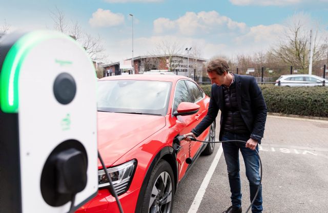 Schneider Electric crea el programa Especialista EVlink para instaladores, impulsando la movilidad eléctrica - 1, Foto 1