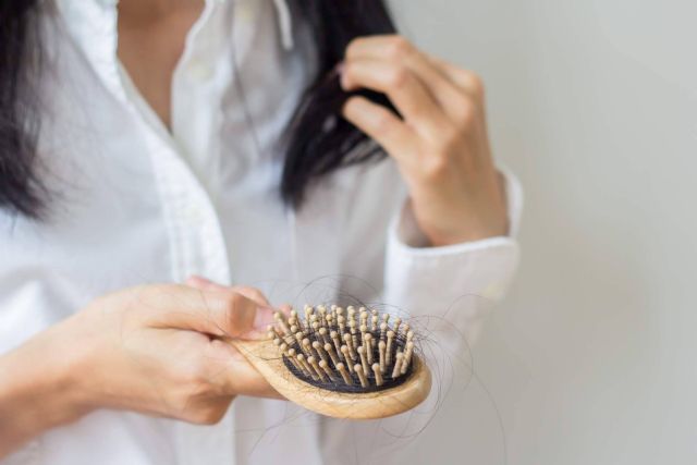 Enfrentar la caída del cabello con los productos microbioma capilar que fabrica y distribuye AYDOAGUA - 1, Foto 1