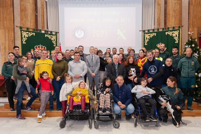 ​Grande-Marlaska presenta el calendario solidario de la Guardia Civil a favor de Asociación Nacional para la Investigación del Síndrome de Rett - 1, Foto 1