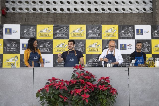 ´Cocinando Democracia´ impregna de reflexiones y aromas el Mercado Central - 1, Foto 1