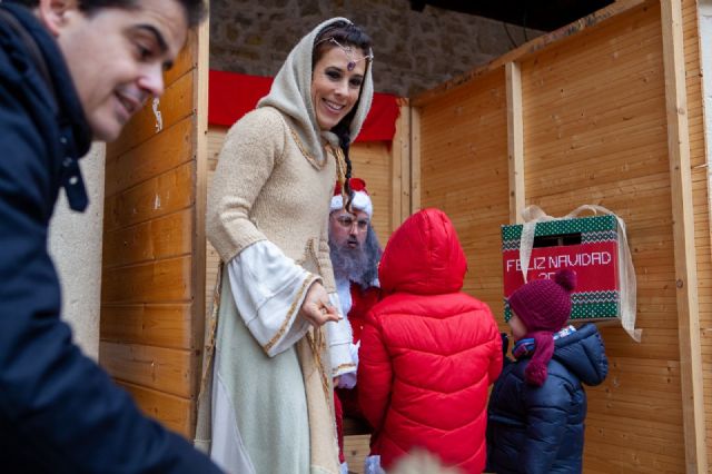 Sigüenza comenzó las navidades con su primer mercadillo navideño y un cuentacuentos infantil en 3D - 1, Foto 1