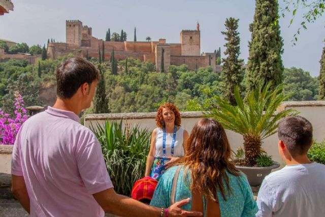 Arantxa Serrano ofrece visitas guiadas a la Alhambra, a través de una experiencia turística innovadora - 1, Foto 1