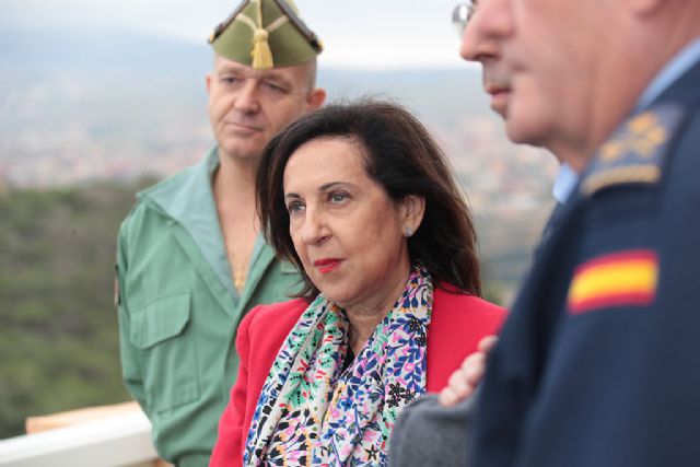 Robles viaja a Melilla, una ciudad muy vinculada a las Fuerzas Armadas, para felicitar el año a las unidades militares - 1, Foto 1