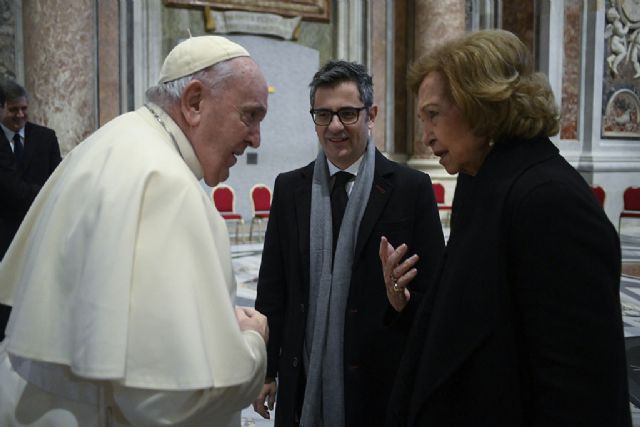 La reina doña Sofía y el ministro Félix Bolaños trasladan las condolencias de España a la comunidad católica en el funeral de Benedicto XVI - 1, Foto 1