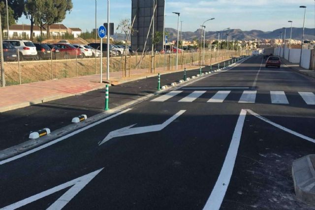 Abadecom es el suministro de separador de carril bici fotoluminiscente para obra en Cartagena - 1, Foto 1