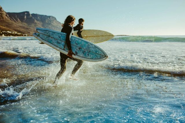 El acompañamiento en el surf para mejorar el aprendizaje, con la academia Poseidon Surf Academy - 1, Foto 1