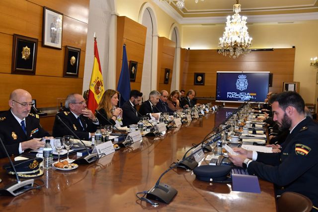 Grande-Marlaska preside la primera reunión de la comisión que organiza el bicentenario de la Policía Nacional en 2024 - 1, Foto 1