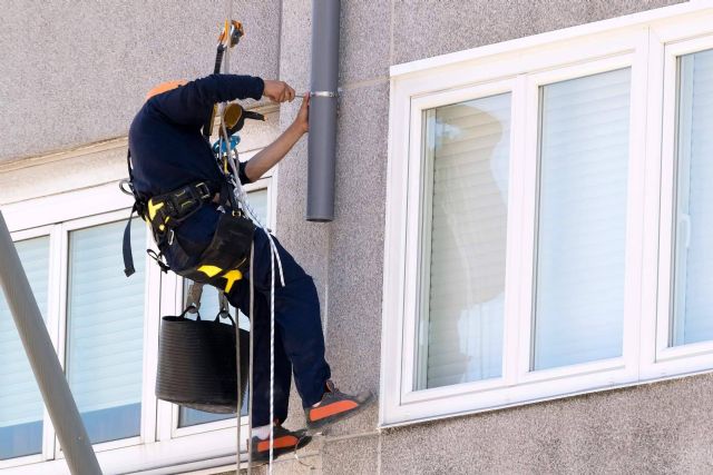 Acrobacias Verticales recalca la importancia del mantenimiento de edificios - 1, Foto 1