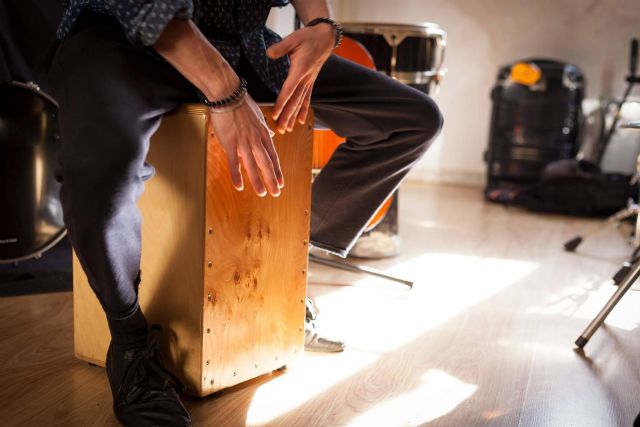 El libro de Música y Maestro permite aprender a tocar el cajón flamenco - 1, Foto 1