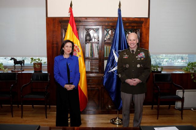 La ministra de Defensa recibe al Comandante del Mando Supremo Aliado para Europa (SACEUR) - 1, Foto 1