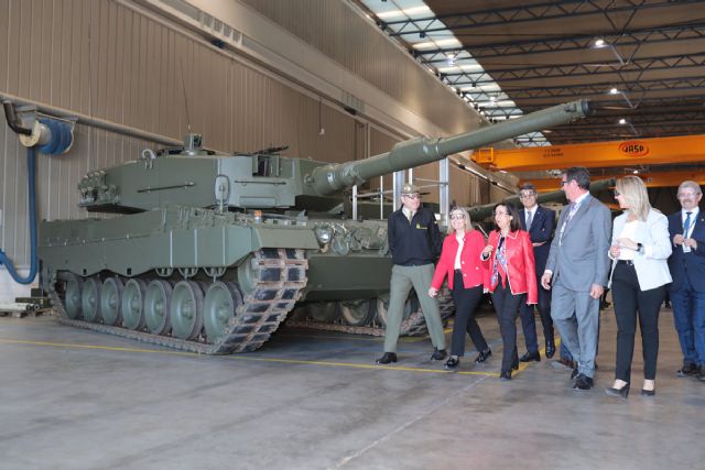 Robles supervisa la puesta a punto de seis carros ´Leopard´ con destino a Ucrania - 1, Foto 1