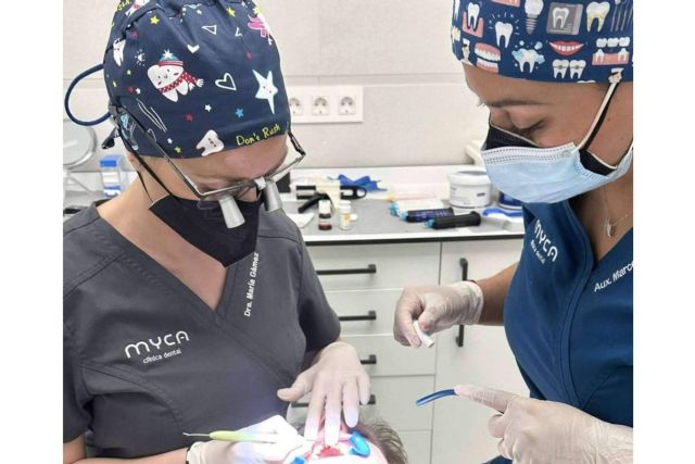 Curación de una bolita de carne en la encía, con MYCA Clínica Dental - 1, Foto 1