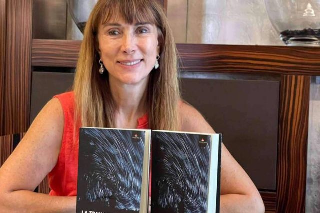 Alicia Basos lleva a sus lectores al amor y la búsqueda del sentido vital a través de su libro ‘La trama de hebras infinitas’ - 1, Foto 1