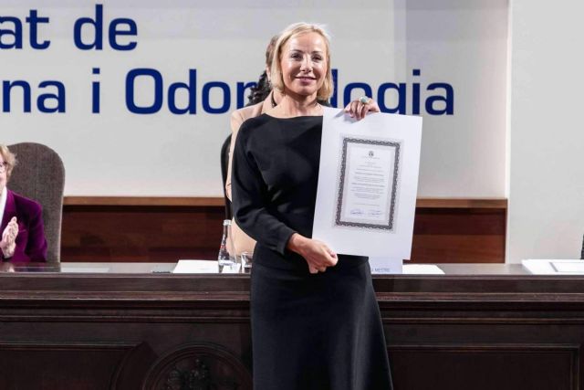 En los Premios Extraordinarios de Doctorado 2020-2021 y 2021-2022, la Dra. Patricia Gutiérrez Ontalvilla es premiada por la Universidad de Valencia - 1, Foto 1