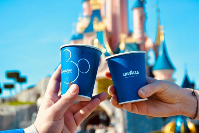 El Grupo Lavazza, café oficial de Disneyland París, sortea en España cuatro viajes al complejo para conmemorar su 30 aniversario - 1, Foto 1