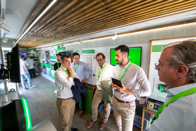 Schneider Electric y BeCúbica crean el primer contenedor-showroom móvil, solar y autónomo que funciona tanto estacionado como en movimiento - 1, Foto 1