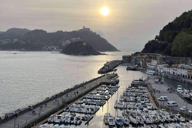 Descubrir la costa de San Sebastián a bordo del catamarán Ciudad de San Sebastián - 1, Foto 1