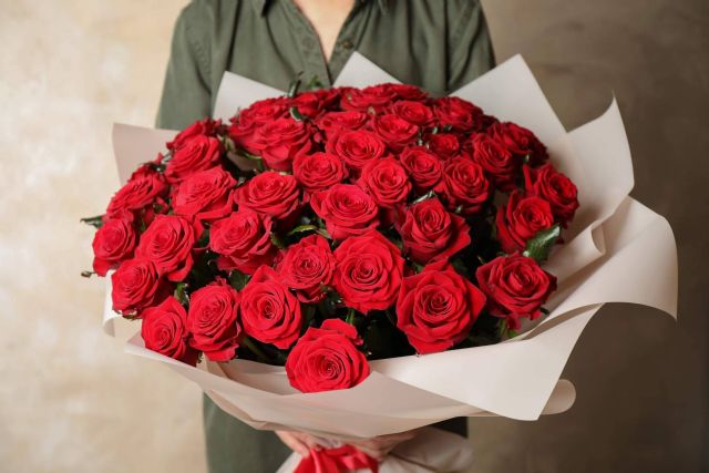 Regalar rosas amarillas y rojas de la mano de Rosistirem - 1, Foto 1