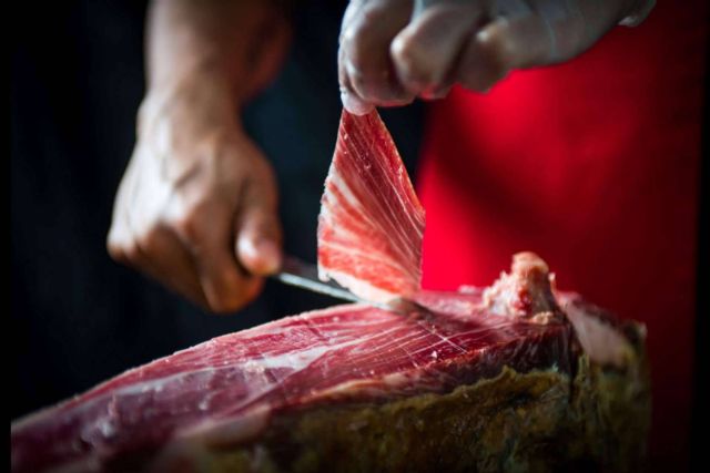 ¿Cómo se corta un jamón ibérico?, los consejos de Enrique Tomás paso a paso - 1, Foto 1