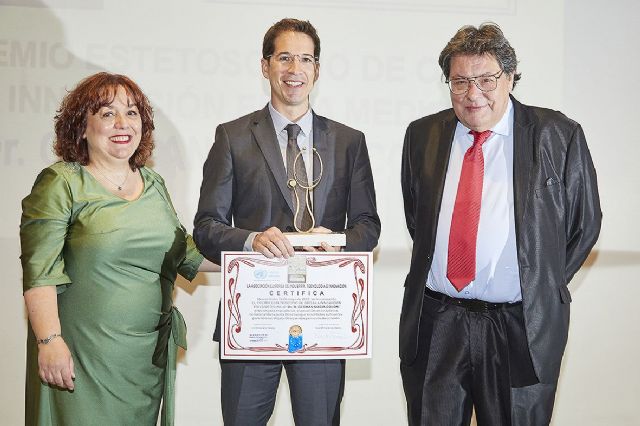 El doctor German Macía recibe el premio Estetoscopio de Oro a la Innovación en la Medicina 2023 - 1, Foto 1