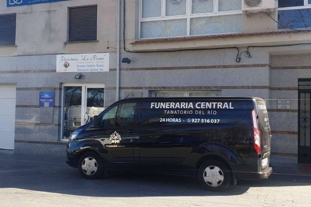 El tanatorio Cáceres Funeraria Central de Moraleja asegura que la familia del fallecido puede escoger los servicios funerarios que desee - 1, Foto 1