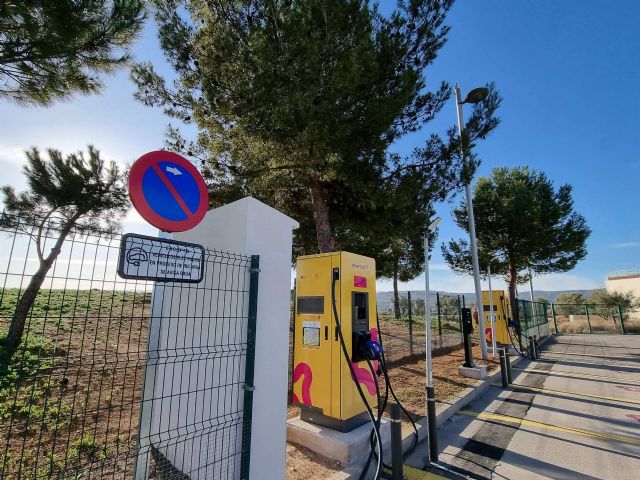 Joaquín Molpeceres presenta las nuevas estaciones de recarga rápida para vehículos eléctricos en el Encín Golf Hotel (Alcalá de Henares) - 1, Foto 1