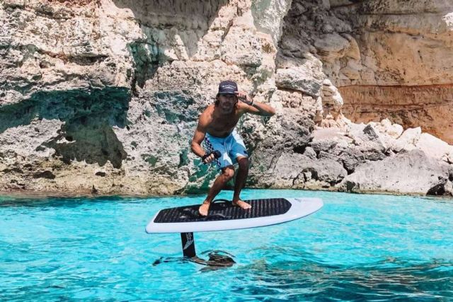 Alquiler de eFoil en Ibiza para disfrutar del verano de una manera divertida - 1, Foto 1