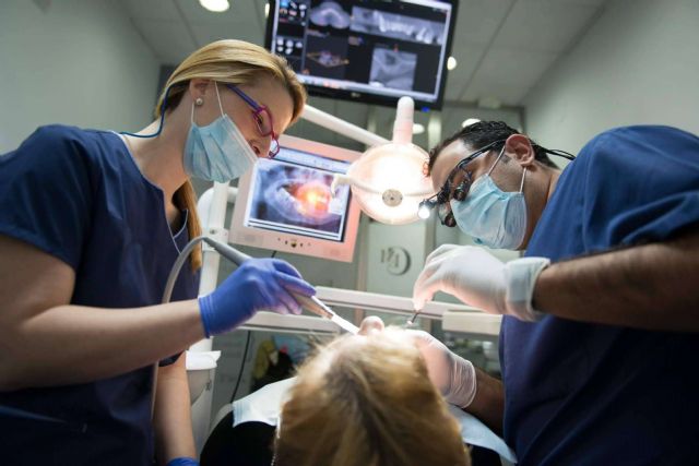 La clínica dental en Sevilla Dental Implantologie dispone de una amplia variedad de servicios - 1, Foto 1