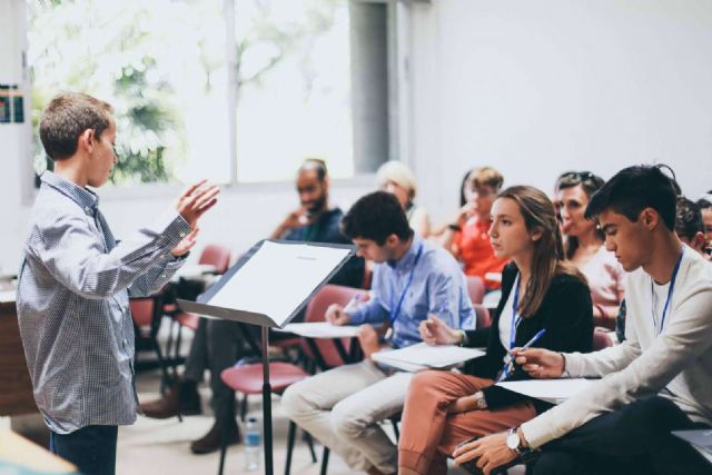 Cuáles son los beneficios para los adolescentes de participar en un curso de debate y oratoria - 1, Foto 1