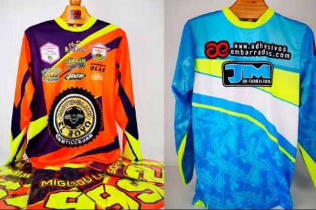 Cómo es la ropa de motocross personalizada de ADHESIVOSEMBARRADOS? -  Empresa 