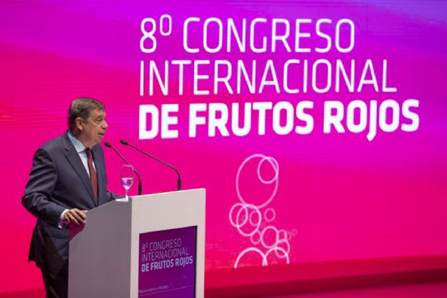 Luis Planas resalta la excelencia del sector de frutos rojos y el compromiso del Gobierno para afianzar su futuro - 1, Foto 1