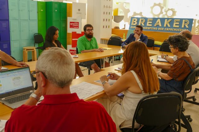 La Universidad de Granada acoge una sesión para conectar talento sénior con jóvenes emprendedores - 1, Foto 1