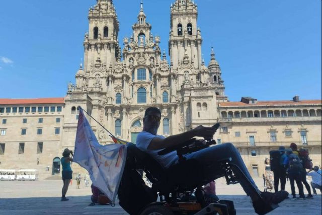 Reivindicación del cumplimiento de los derechos de las personas con discapacidad en España con la llegada de la Fundación Disgrup hasta el final del Camino de Santiago en sillas de ruedas - 1, Foto 1