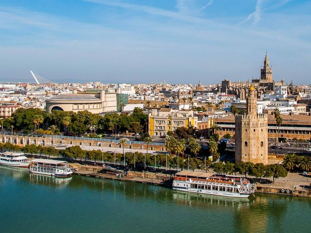 Pasar un rato divertido con la búsqueda del tesoro escondido de Diego Velázquez con un escape room exterior en Sevilla - 1, Foto 1