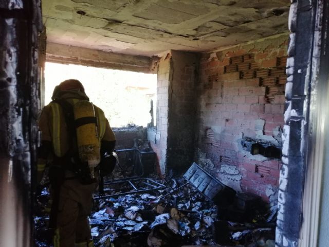 Bomberos apagan incendio de vivienda en la Alcayna, urbanización de Molina de Segura - 1, Foto 1