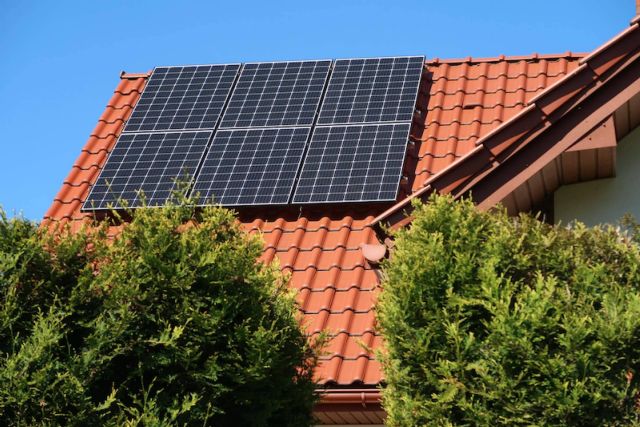 Los grandes beneficios de las placas solares, según Acierta Eficiencia - 1, Foto 1